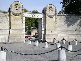 Entrée cimetière p lachaise.jpg